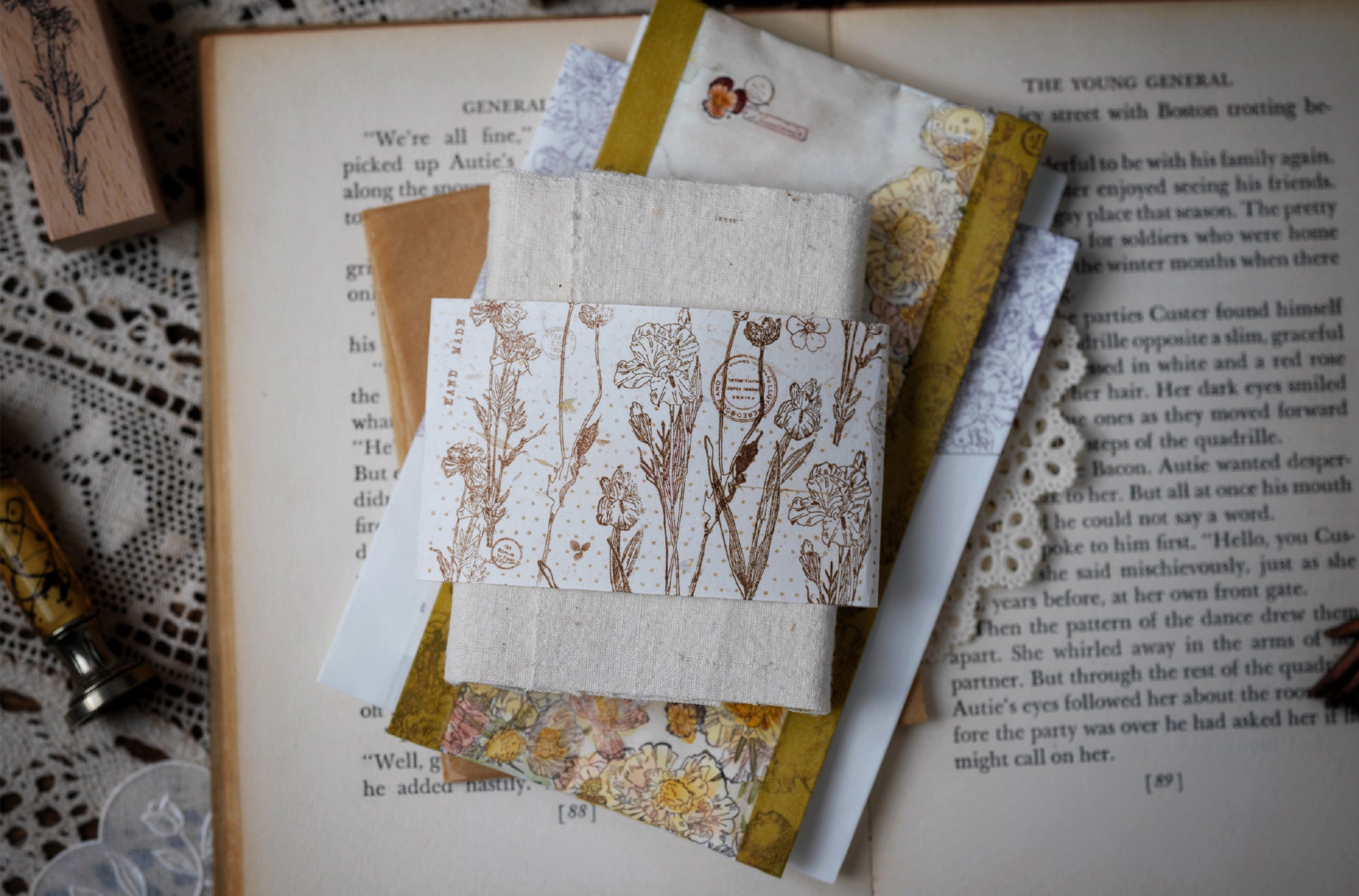 Benchu Studio: Flower Illustration Stamps Set