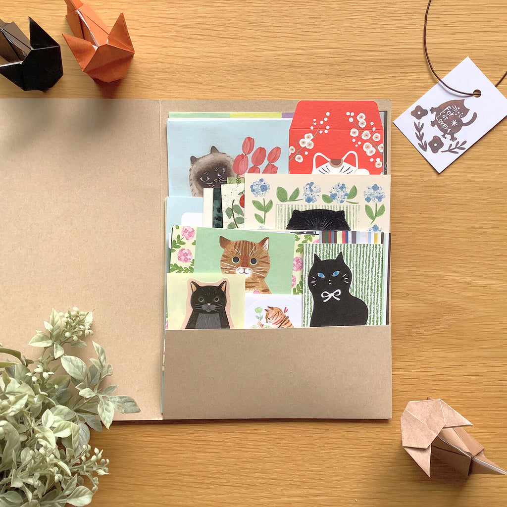 4Legs Paper Pack: Cats