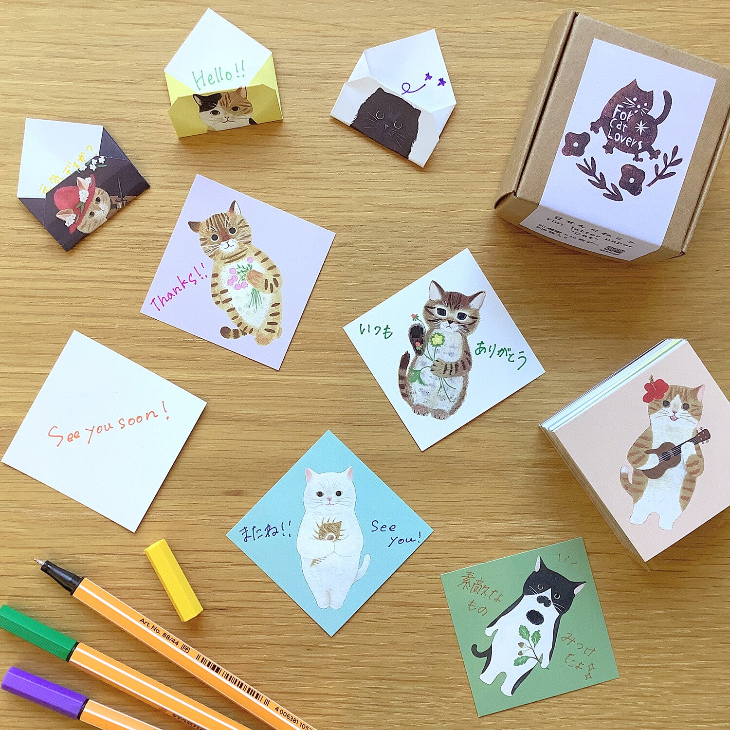 4Legs Tiny Letter Paper: Cats