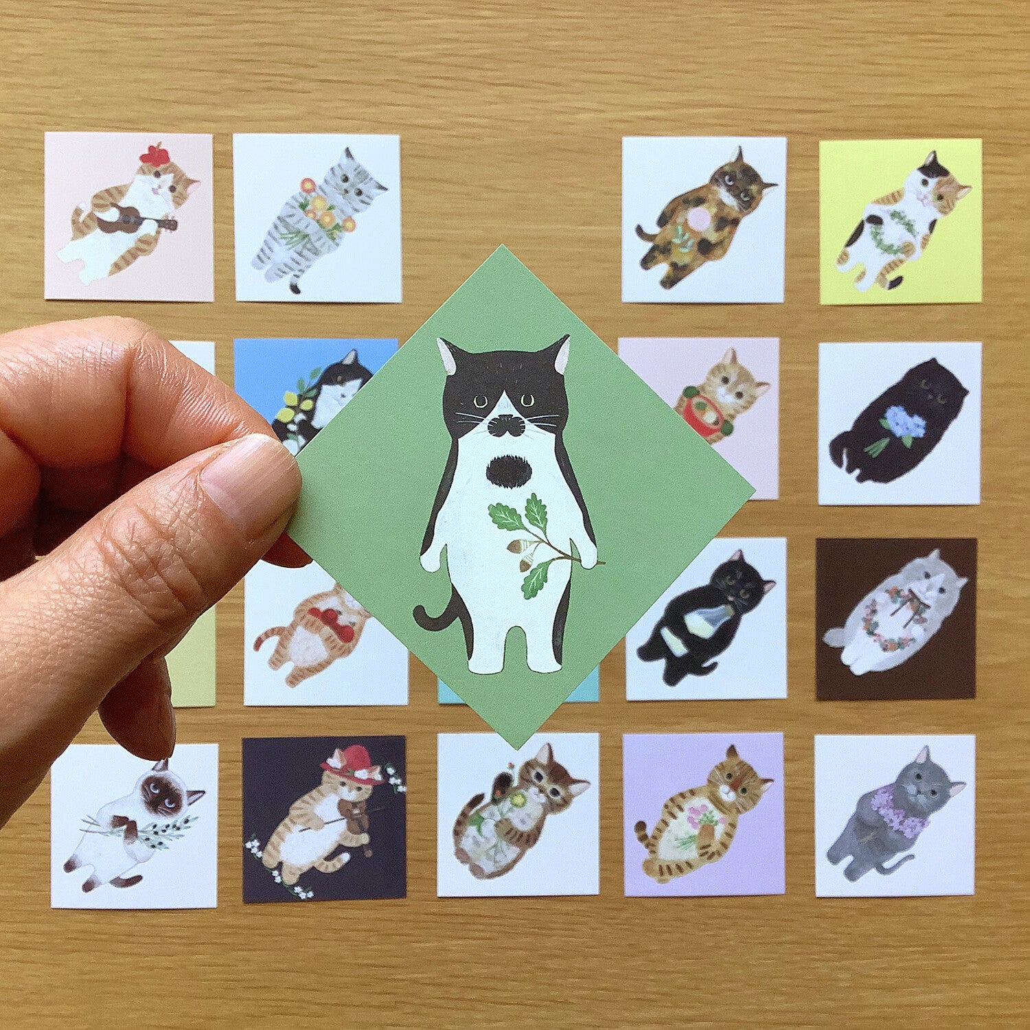 4Legs Tiny Letter Paper: Cats