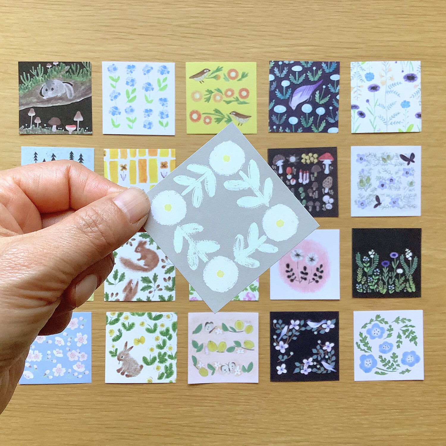 4Legs Tiny Letter Paper: Flower