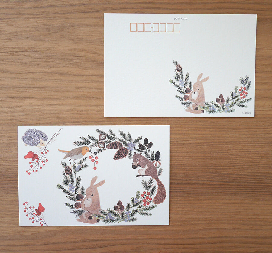 4Legs Postcard: Making a Wreath