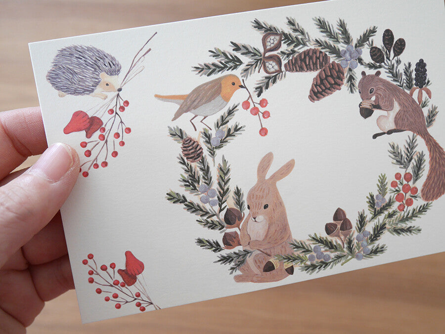 4Legs Postcard: Making a Wreath