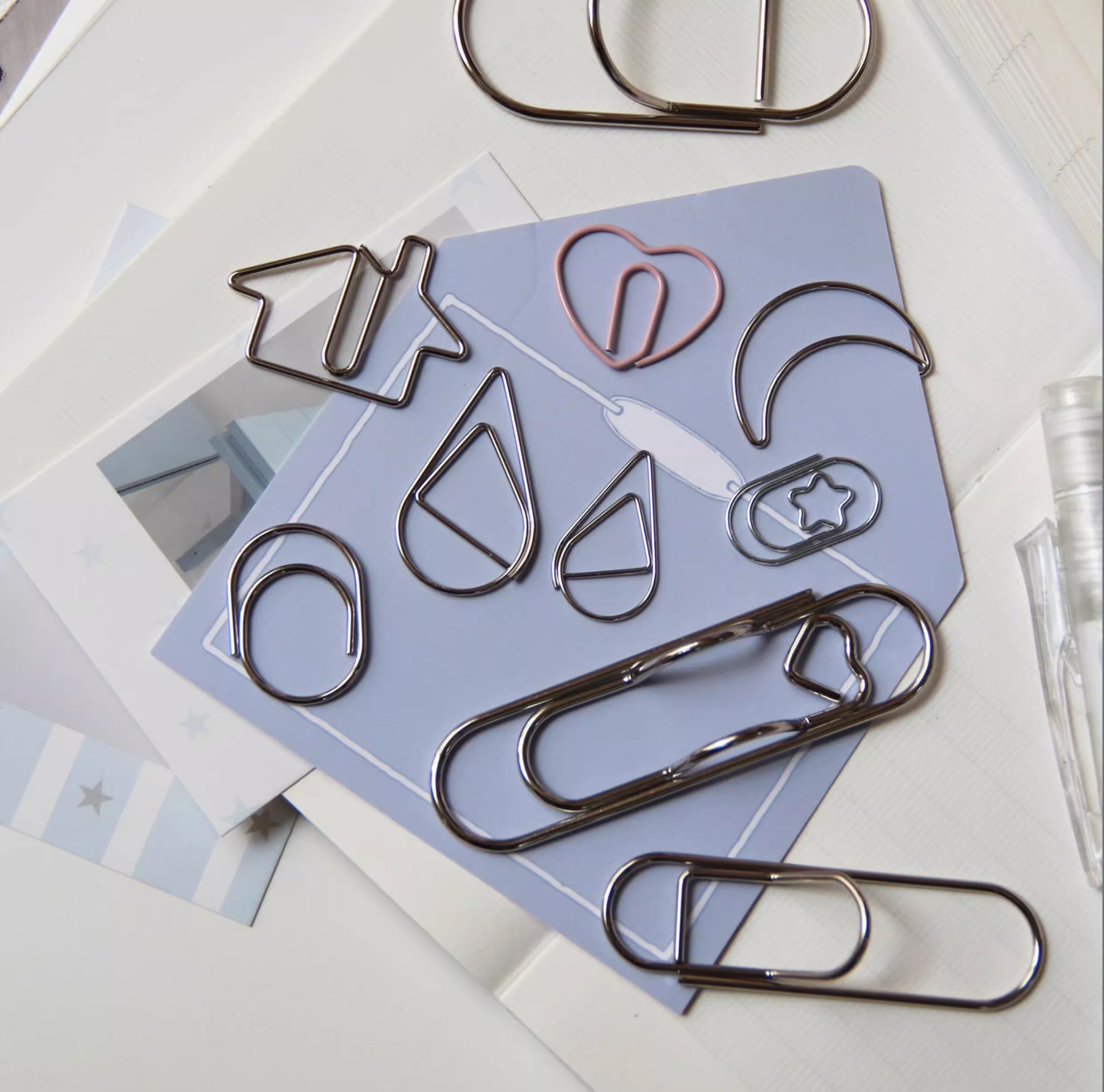 Neinei Illustration: Assorted Paper Clips